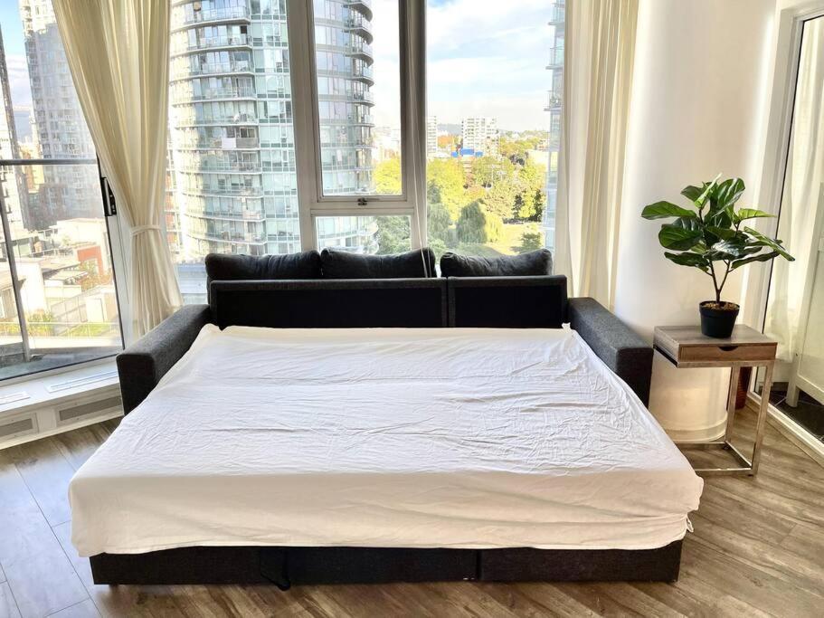 Appartamento Downtown 4Bd 2Ba View Skytrain 2 Free Parking Vancouver Esterno foto